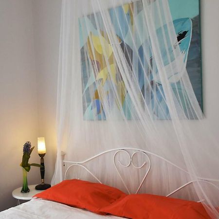 Artist'S Lovely Nest Under The Shadow Of The Parthenon Apartment Атина Екстериор снимка