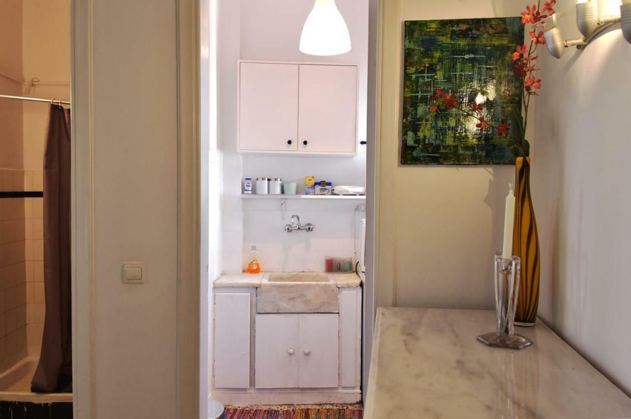 Artist'S Lovely Nest Under The Shadow Of The Parthenon Apartment Атина Екстериор снимка